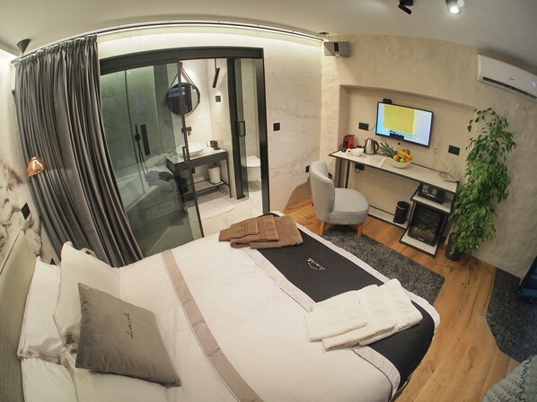 Habitación doble Deluxe (1) | Ropa de cama de alta calidad y camas con efecto memoria 