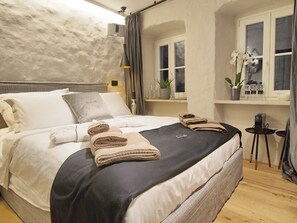 Deluxe Double Room (2) | Premium bedding, memory-foam beds, in-room safe, individually decorated - La Vita e Bella III (Dubrovnik)