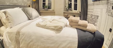 Deluxe Double Room (2) | Premium bedding, memory foam beds, in-room safe, individually decorated