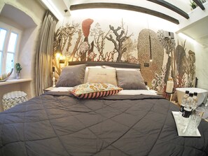 Caja de seguridad en la habitación y decoración personalizada 