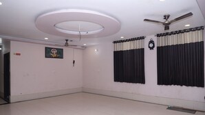 Unclassified image, 2 of 14, button - Hotel Chandra Garden (Mathura)