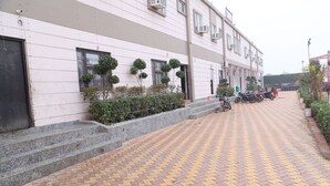 Unclassified image, 5 of 14, button - Hotel Chandra Garden (Mathura)