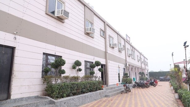 Unclassified image, 1 of 14, button - Hotel Chandra Garden (Mathura)