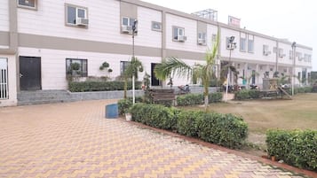 Mặt tiền nơi lưu trú