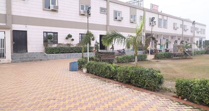 Hotel Chandra Garden