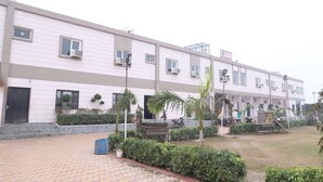Unclassified image, 4 of 14, button - Hotel Chandra Garden (Mathura)
