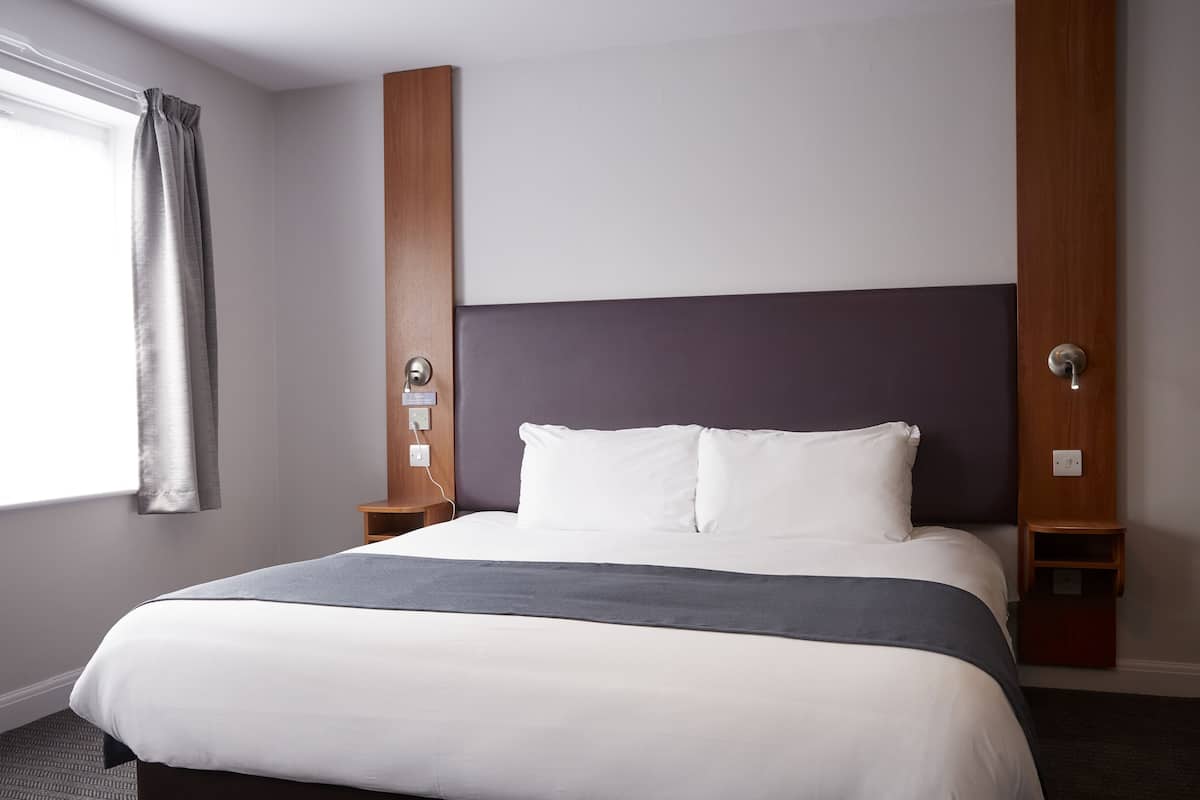 double room | individually decorated, individually furnished, desk, iron/ironing board