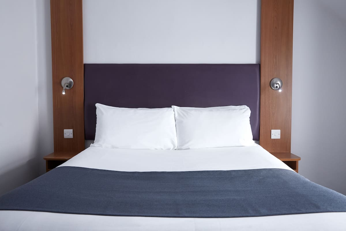 double room | individually decorated, individually furnished, desk, iron/ironing board