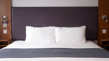 Double Room | Individually decorated, individually furnished, desk, iron/ironing board