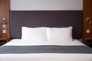 Double Room | Individually decorated, individually furnished, desk, iron/ironing board - The Bowman by Greene King Inns (Nottingham)