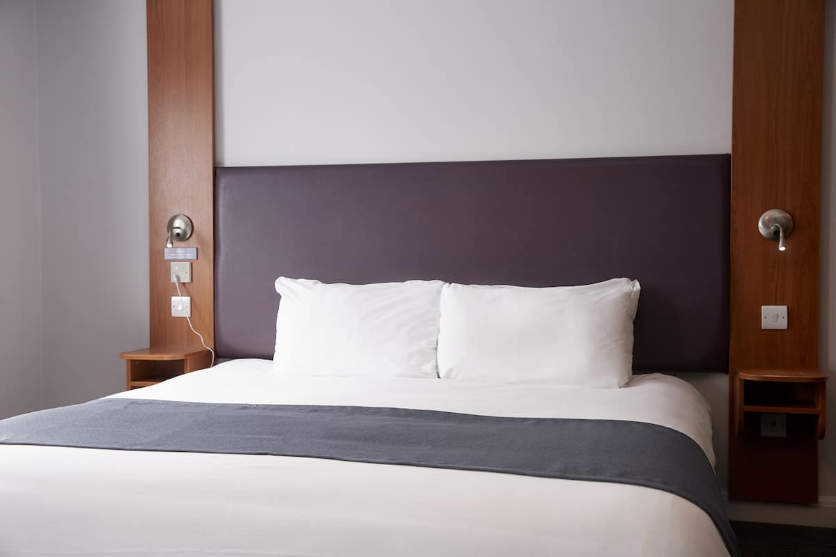 double room | individually decorated, individually furnished, desk, iron/ironing board