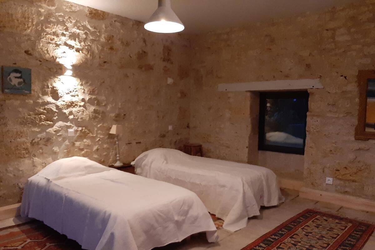 Twin Room, Private Bathroom (L'Atelier) | Individually decorated, individually furnished, iron/ironing board
