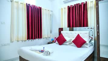 Deluxe Villa | 6 bedrooms, in-room safe, individually furnished, desk
