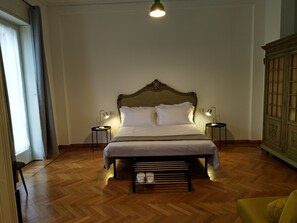 Junior Apartment | Premium bedding, desk, laptop workspace, free WiFi - Palazzo Pasta Malpensa (Gallarate)
