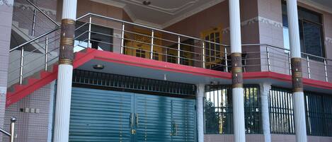 Entrée de l’hébergement