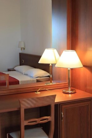 Comfort Triple Room | Premium bedding, minibar, in-room safe, desk - B&B Borgo Cerasa (Vieste)