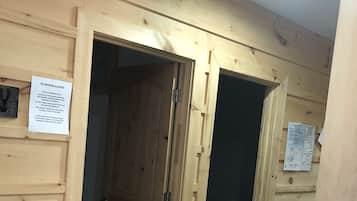 8 bedrooms, free WiFi