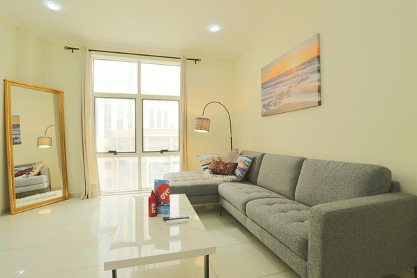 Classic Studio | Living room | Flat-screen TV