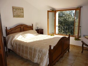 3 makuuhuonetta, silitysrauta/-lauta, vauvan matkasänky, ilmainen Wi-Fi