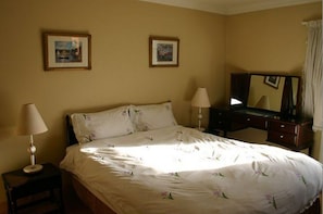 2 dormitorios, tabla de planchar con plancha, wifi y ropa de cama