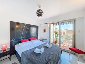 1 bedroom, iron/ironing board, free internet