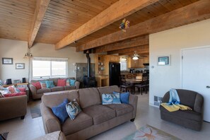 Televisión y chimenea