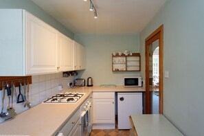 Fridge, microwave, oven, stovetop - Church Cottage near to sandy beaches, town, garden, private parking and garden  (Ayr)
