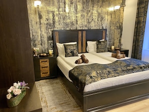 Deluxe Studio | Minibar, desk, blackout drapes, soundproofing - Hermannstadt House (Sibiu)