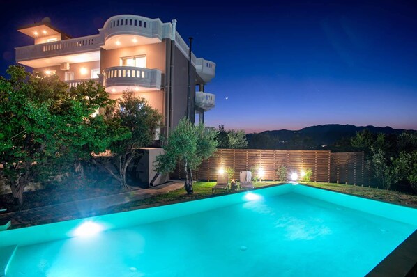 Outdoor pool - 5 bd property, comfortable, amazing view, pool (Kolymvari, Chania)