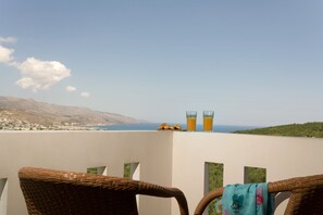 Property grounds - 5 bd property, comfortable, amazing view, pool (Kolymvari, Chania)
