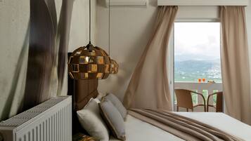 5 bedrooms, iron/ironing board, WiFi, bed sheets