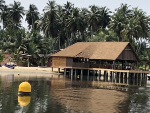 Lake - Escale Chez Valdes (Abidjan)