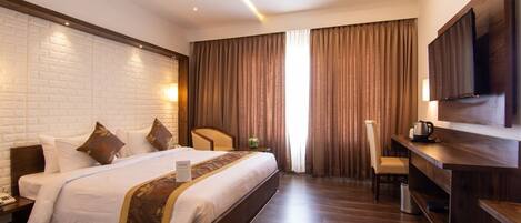 Deluxe Room | 1 bedroom, memory foam beds, in-room safe, individually decorated
