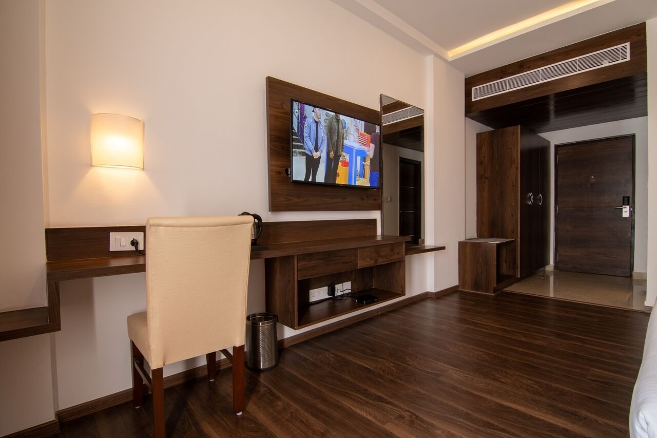 特級客房 | 記憶棉床墊、房內夾萬、獨特設計、書桌