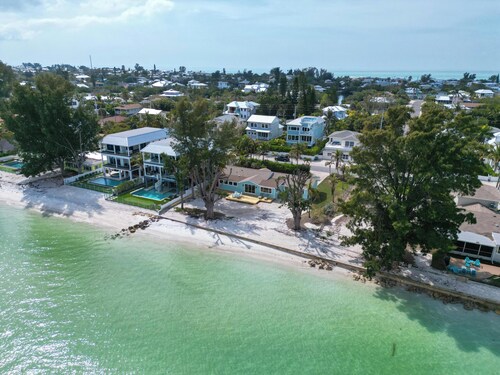 Ocean Pearl: *Bay front *Ground-level *Gorgeous views