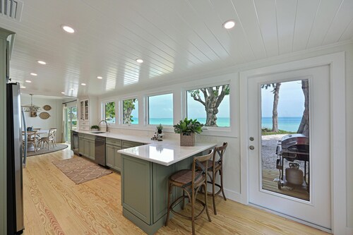 Ocean Pearl: *Bay front *Ground-level *Gorgeous views