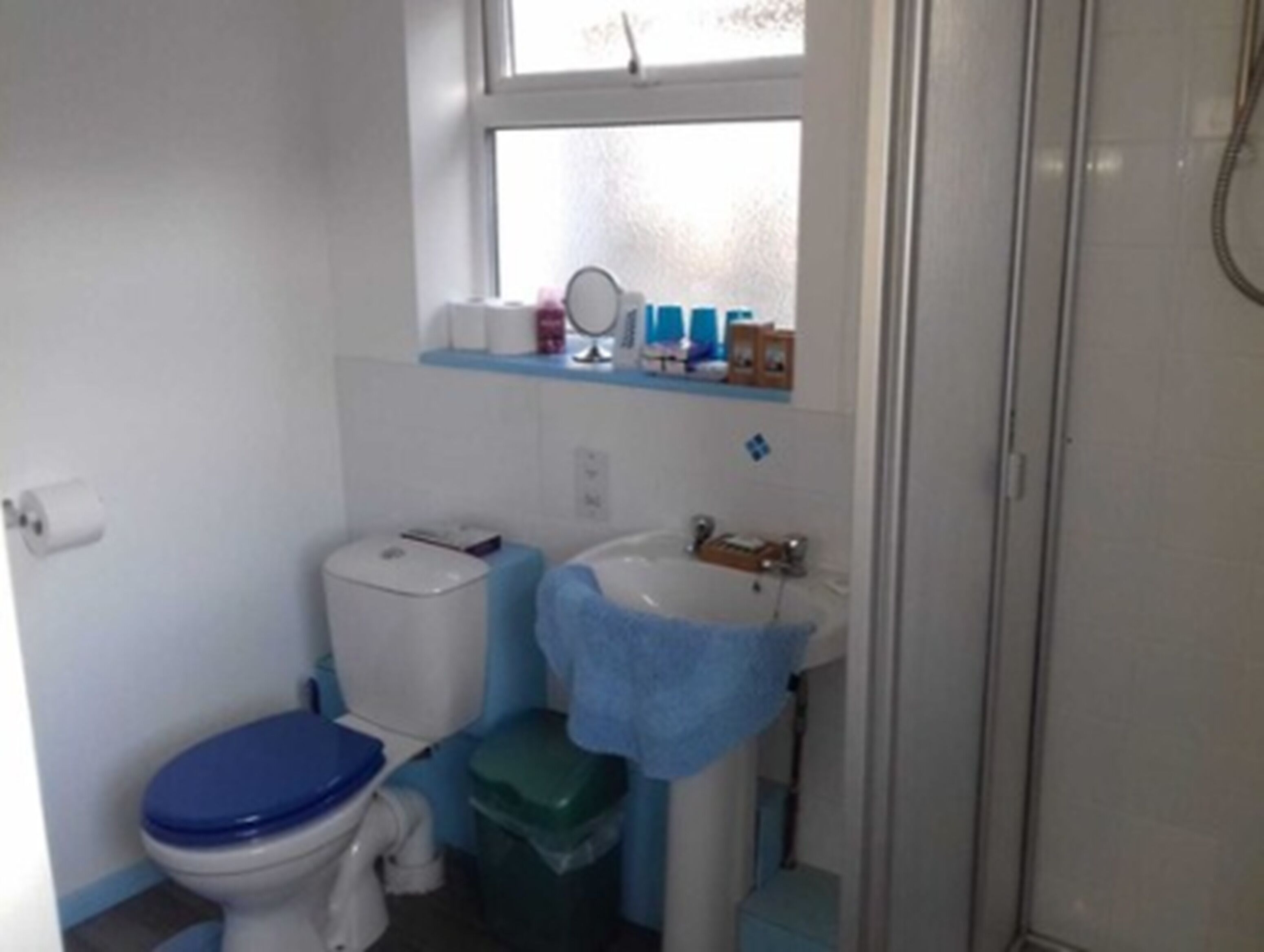Bathroom | Shower, free toiletries, towels