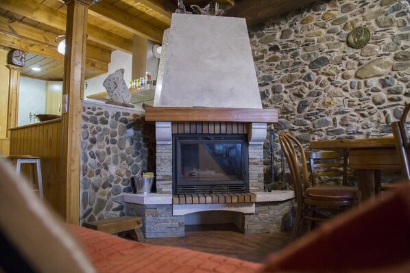 Interior - La Casina de Terobe. (Cacabelos)