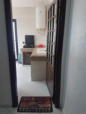 Apartment, 3 Bedrooms | Private kitchen | Fridge, stovetop, cookware/dishes/utensils - Duplex Chefchaouni (Fes)