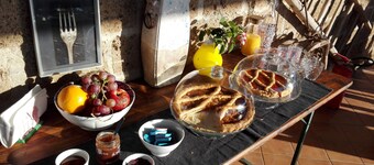 Peony, large apartment with a fireplace and a wonderful view