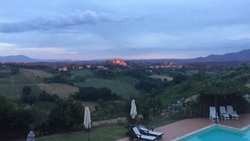 Peony, large apartment with a fireplace and a wonderful view