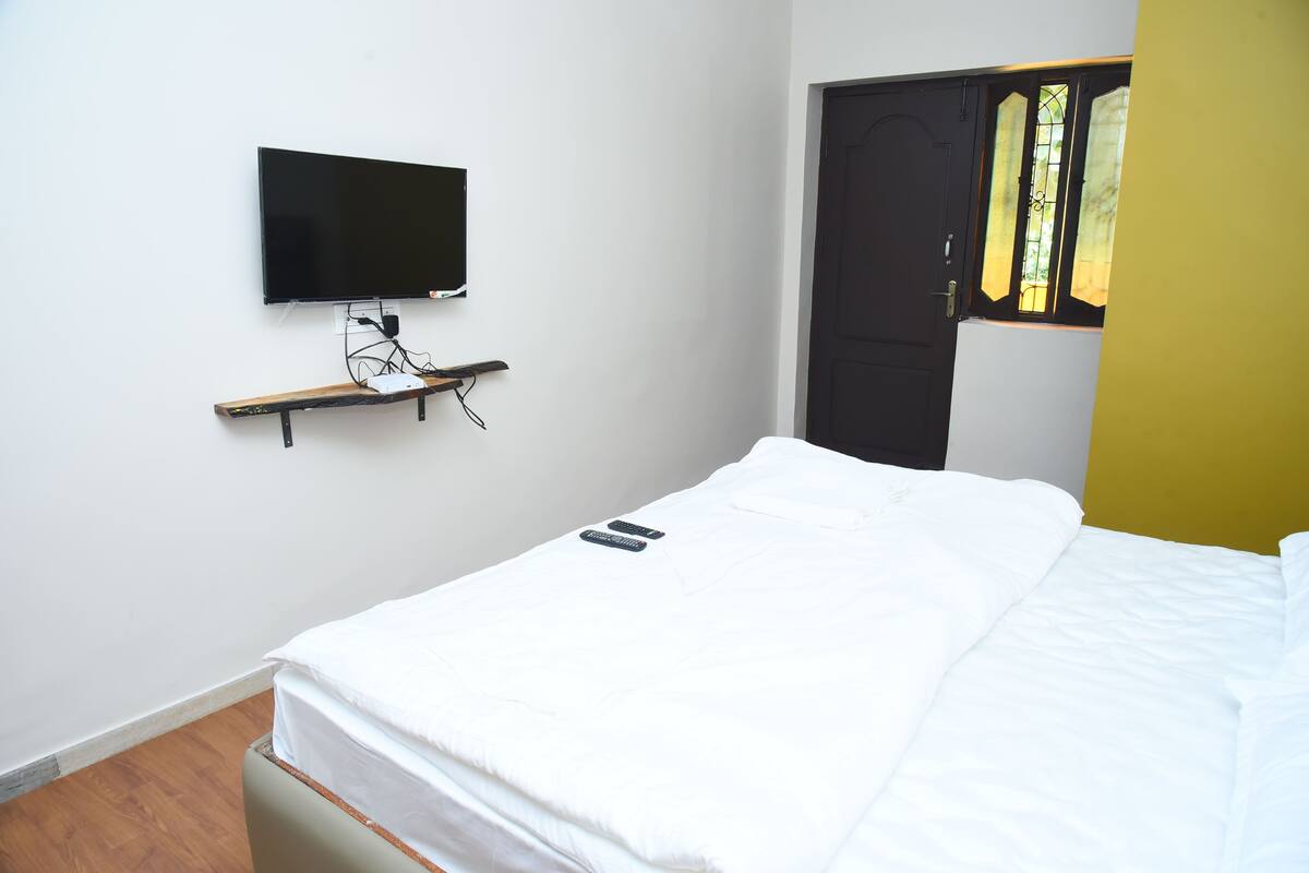 Standard Room | Iron/ironing board, free WiFi