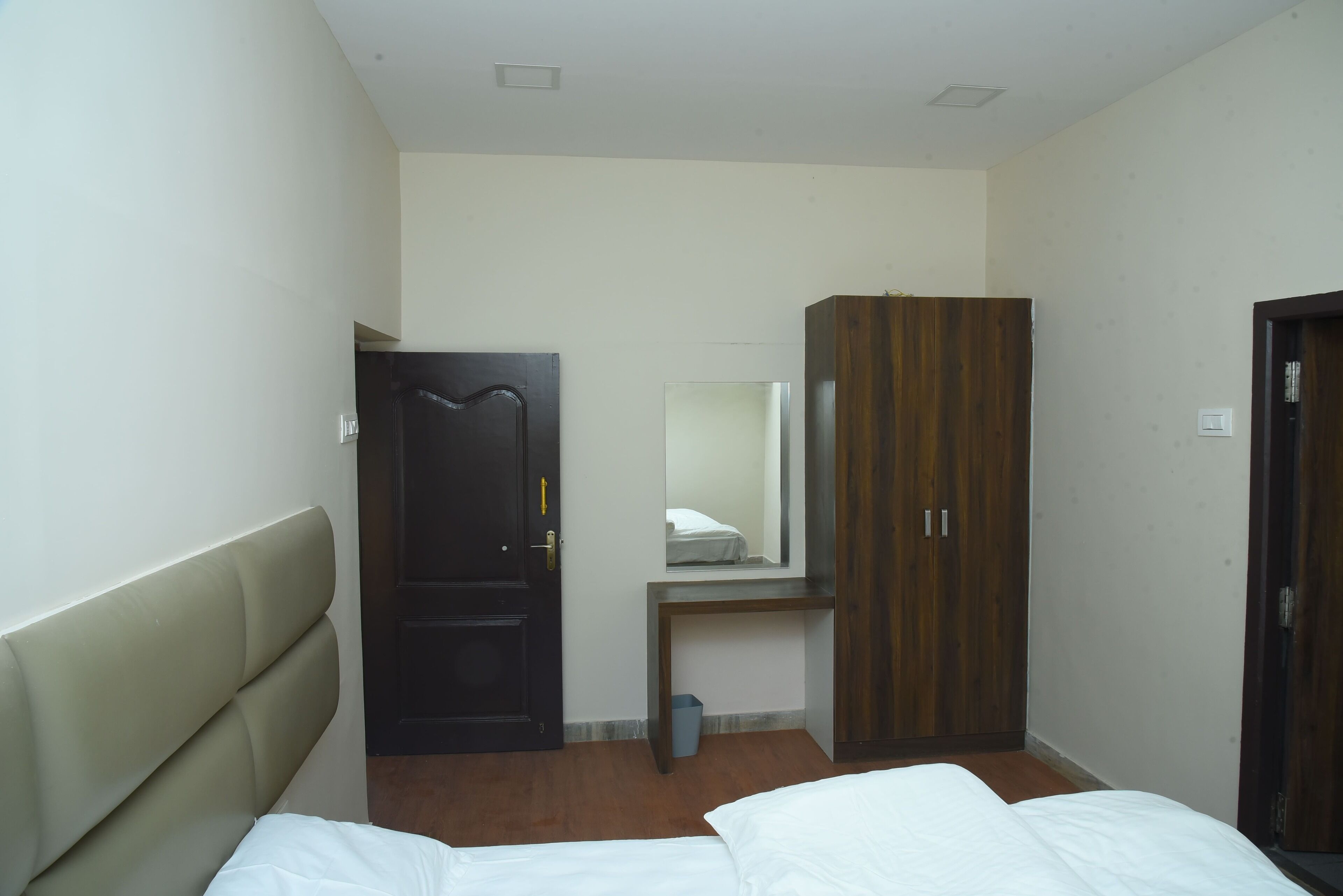 Bàn ủi/dụng cụ ủi quần áo, truy cập Internet không dây miễn phí 