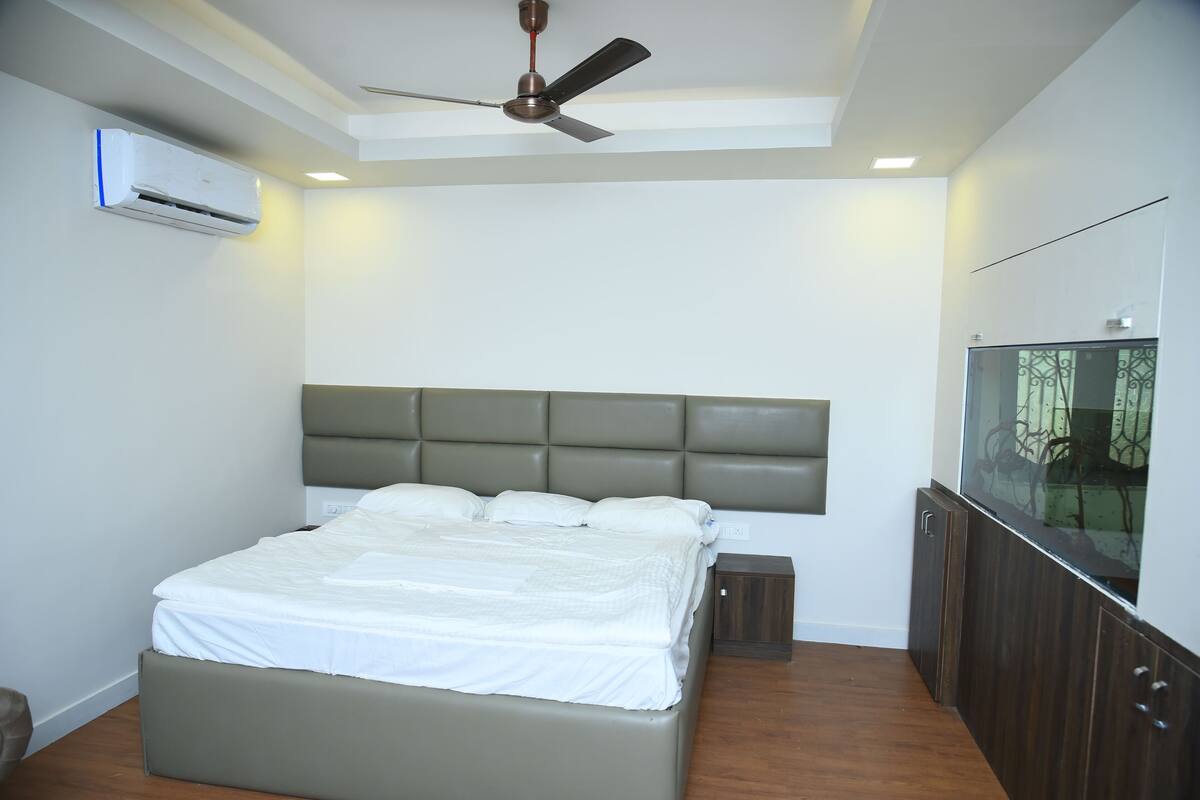 Superior Room | Iron/ironing board, free WiFi