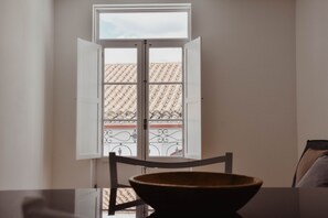 Interior - Spacious, light-filled one-bedroom apartment (self check-in) (Coimbra)