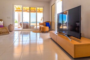 Télévision, cheminée