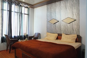 Semi Deluxe Room