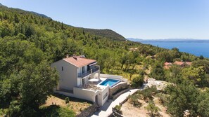 A two-story villa with a swimming pool, surrounded by lush greenery and a view of the sea. - Villa Nature Beauty with Heated Pool (Makarska)