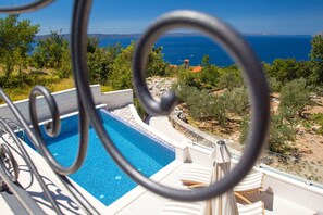 A heated pool - Villa Nature Beauty with Heated Pool (Makarska)