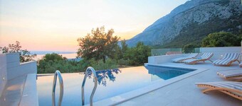 Villa Nature Beauty with Heated Pool